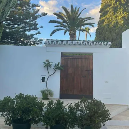 Casa Nuestra Hotel *